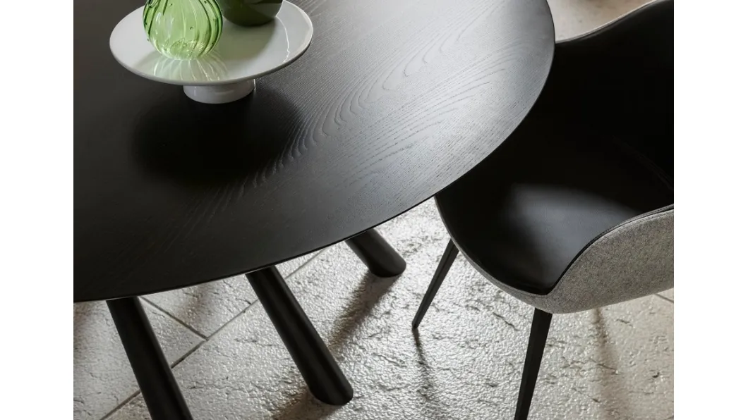 Tavolo rotondo in legno con gambe in metallo verniciato Forest 150 di Midj