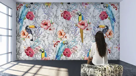 Carta da parati vinilica con fiori, pappagalli e tucani Rio Grande di Instabilelab