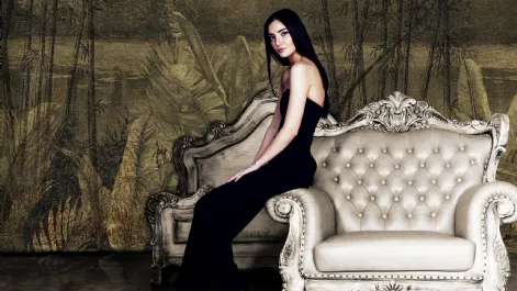 Carta da parati elegante dai toni scuri Venere Nera di Instabilelab