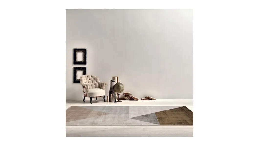 Tappeto con forme geometriche dai colori caldi Adler Pyramid di Sirecom