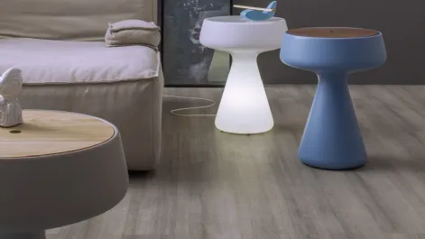 Tavolino di design in polietilene con top in legno Maki di Tonin Casa