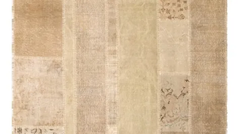 Tappeto realizzato con l'unione di più tappeti annodati Only You di Sirecom