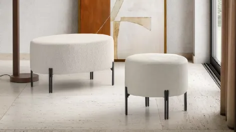 Pouf Nana e Timis in tessuto con piedini in metallo di Le Comfort