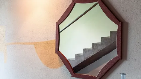Specchio ottagonale in legno di rovere Sunflower di Devina Nais