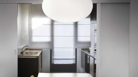 Lampada a sospensione Candy in vetro bianco soffiato e acidato di Ideal Lux