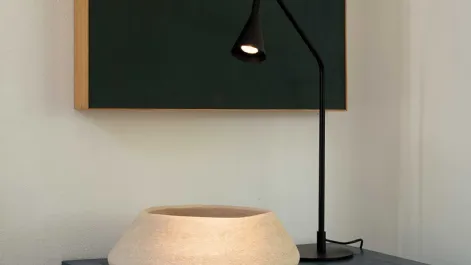 Lampada da tavolo Diesis  in metallo verniciato con diffusore orientabile in rotazione e inclinazione di Ideal Lux