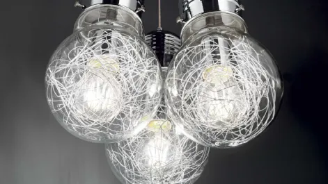 Lampada a sospensione Luce Max con diffusore in vetro soffiato con decorazione interna in filo d'alluminio di Ideal Lux