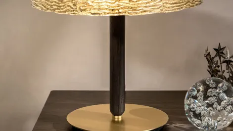 Lampada da tavolo Macrabè in vetro e legno di rovere massello con base in metallo di Tonin Casa