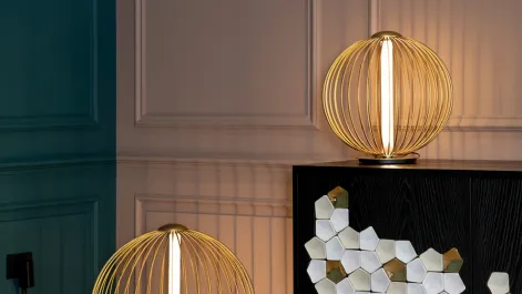 Lampada  da tavolo e da terra Mandala dalla forma rotonda realizzata in filo metallico di Tonin Casa