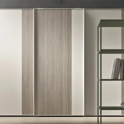Armadio dal design raffinato in laccato opaco e melaminico Slim Scorrevole di Clever