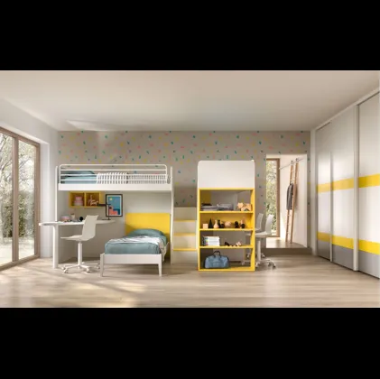 Camera con soppalco a tre letti con scrivania Room 158 di Zg Mobili