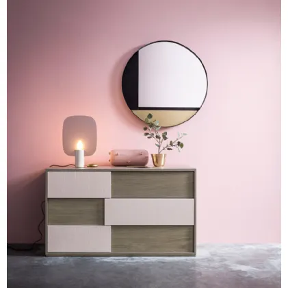 Comò Side in legno di Rovere con finiture diverse di Devina Nais