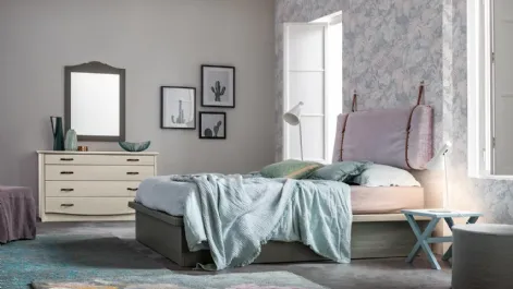 Letto con contenitore e testiera a cuscino con cinghie di cuoio Everyday Helios di Callesella
