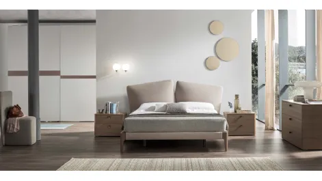 Letto in tessuto con testiera imbottita formata da due ampi e morbidi cuscini che insieme evocano la forma di un cuore Love di Maronese Acf