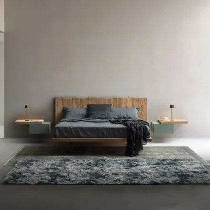 Letto in massello di Rovere con testiera sospesa Urban Ranch Slim di Devina Nais