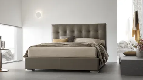 Letto in pelle con testiera imbottita e trapuntata Victor Plus di V&Nice
