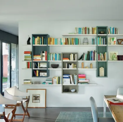 Libreria sospesa componibile Modo M6C78 in laccato opaco di Sangiacomo