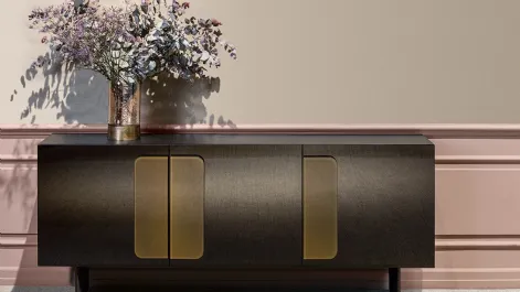 Madia Debussy in vetro laccato nero con maniglie in vetro laccato bronzo di Tonin Casa