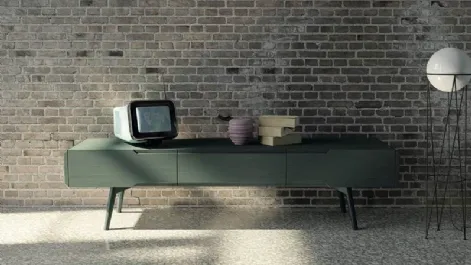 Mobile porta TV Dolce Vita in legno massello di abete laccato di Fratelli Mirandola