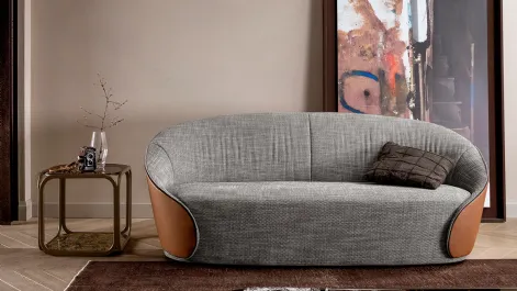 Divano avvolgente dal design ricercato in tessuto con rivestimento esterno in pelle Mama sofa di Tonin Casa