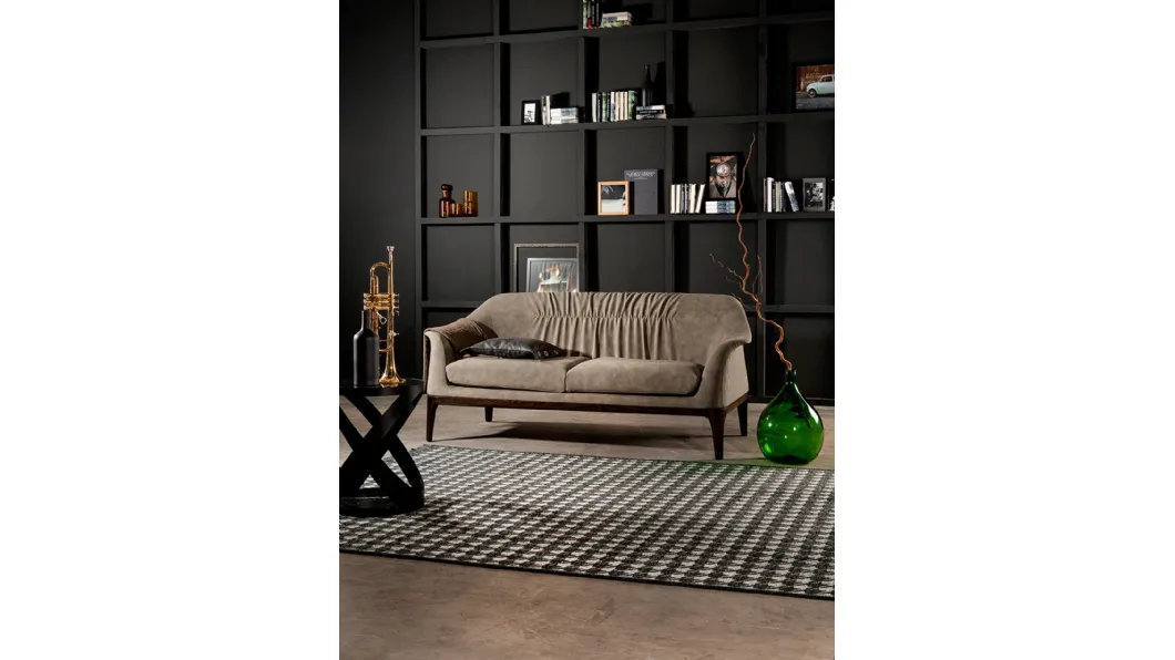 Divano lineare Tiffany sofa in tessuto con struttura in legno di Tonin Casa