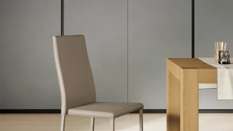 Sedia Melodie con struttura in metallo completamente rivestita in ecopelle di Arredo3