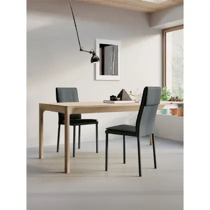 Sedia Sandy con struttura in metallo, imbottita e completamente rivestita in ecopelledi Arredo3