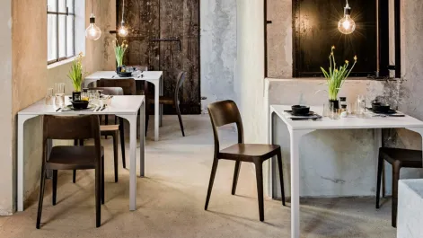 Sedia impilabile in legno Nenè S L di Midj