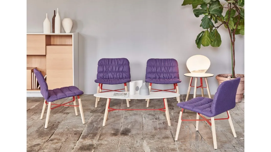 Sedia lounge in tessuto con gambe in legno e acciaio verniciato Liù AT ML TS2 di Midj