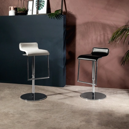 Sgabello in cuoio Milano di Tonin Casa