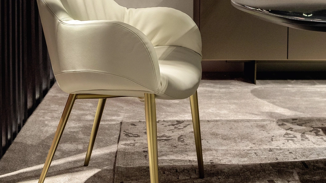 Sedia in pelle imbottita Olympia di Tonin Casa