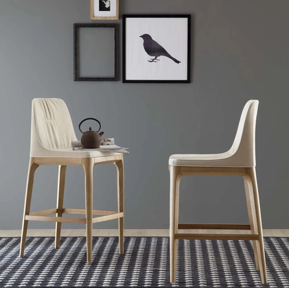 Sgabello in pelle Mivida di Tonin Casa