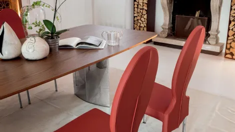Sedia di design Vivienne con seduta rivestita in ecopelle di Tonin Casa