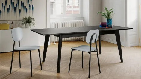 Tavolo allungabile Edgard con top in laminato e gambe in legno di Arredo3