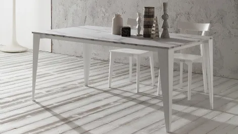Tavolo allungabile Key con top in laminato e gambe in metallo verniciato di Arredo3