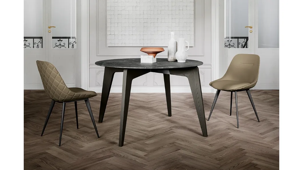 Tavolo rotondo Magic con top in laminato e gambe in massello di Frassino verniciato di Arredo3