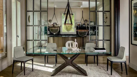 Tavolo Calliope XXL con struttura in metallo e top in vetro di Tonin Casa
