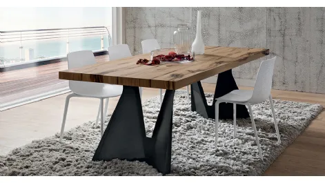 Tavolo fisso di design Claudio di La Primavera in metallo e legno