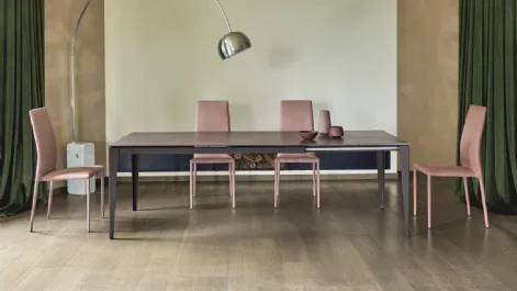 Tavolo allungabile con piano in legno laccato e struttura in acciaio Dom di Ingenia