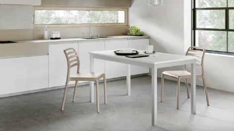 Tavolo allungabile Matrix con top in laminato e gambe in alluminio verniciato Arredo3