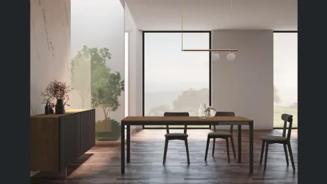 Tavolo allungabile Minimal con piano in rovere e struttura in metallo di Fratelli Mirandola