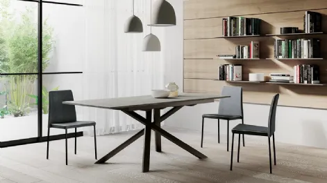 Tavolo allungabile Mirò con top in laminato e gambe in metallo verniciato di Arredo3