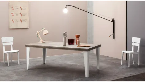 Tavolo moderno allungabile in legno materico e metallo Smart Plus di Devina Nais