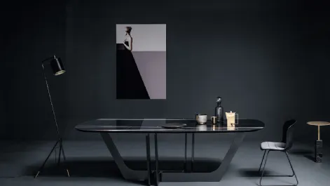 Tavolo con gambe in ferro e piano in vetro Cosmopolitan My Glass di DevinaNais 