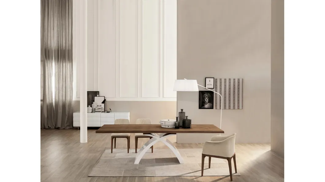Tavolo Tokyo con top in legno di Tonin Casa