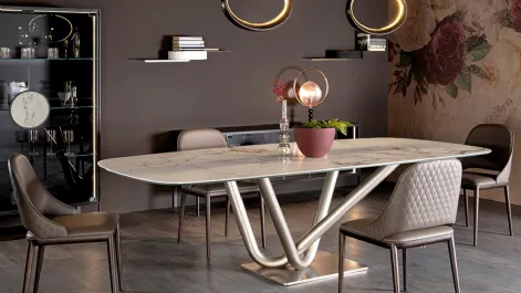 Tavolo con top in grès porcellanato e base in metallo verniciato Victory di Tonin Casa