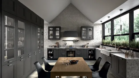 Cucina Classica angolare Gioiosa in legno di Frassino laccato Vulcano a poro aperto e top in Infinity Milan Stone, agglomerato di minerali compatto e impermeabile di Arredo3