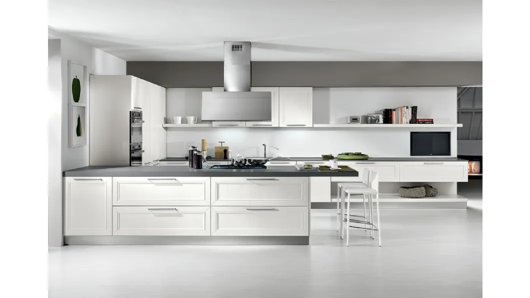 Cucina Classica Itaca angolare a ferro di cavallo in legno massello di Frassino laccato Bianco a poro aperto di Arredo3