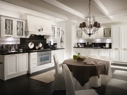 Cucina Classica lineare in laccato finitura Neve con top in marmo nero Sweet Kitchen Classic Melody di Callesella