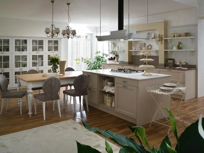 Cucina Classica con isola in legno laccato Tortora e Neve Sweet Kitchen Italian Mood di Callesella